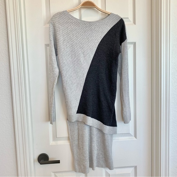 EXPRESS Grey Colorblock Ribbed Long Hi-Low Tunic Sweater - Picture 2 of 5